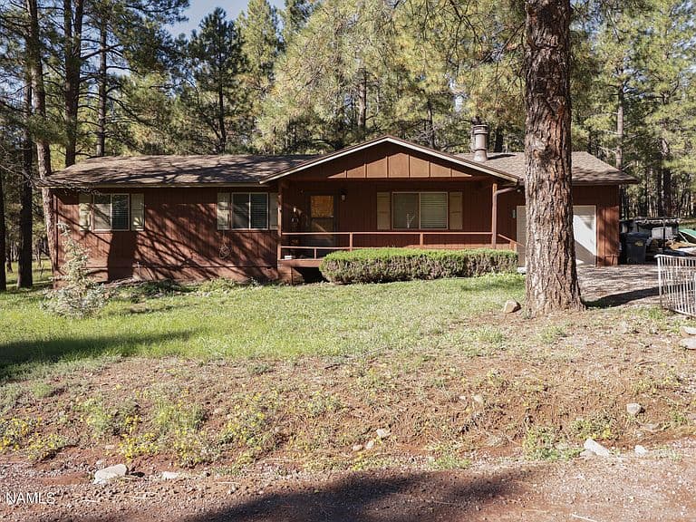 420 Lodge Dr photo 2
