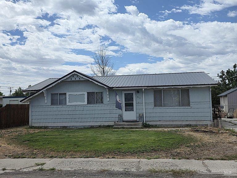 917 16th Dr photo 2