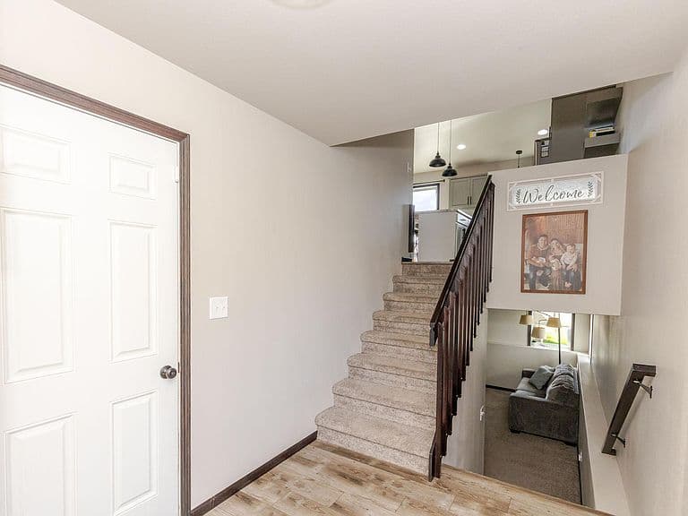8081 Goldfinch Dr photo 3