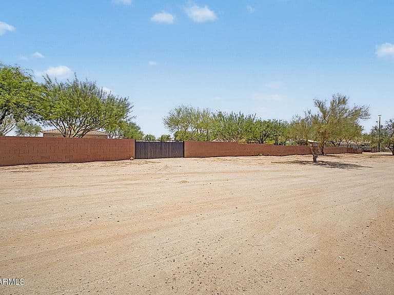 19340 W Lewis Avenue photo 5