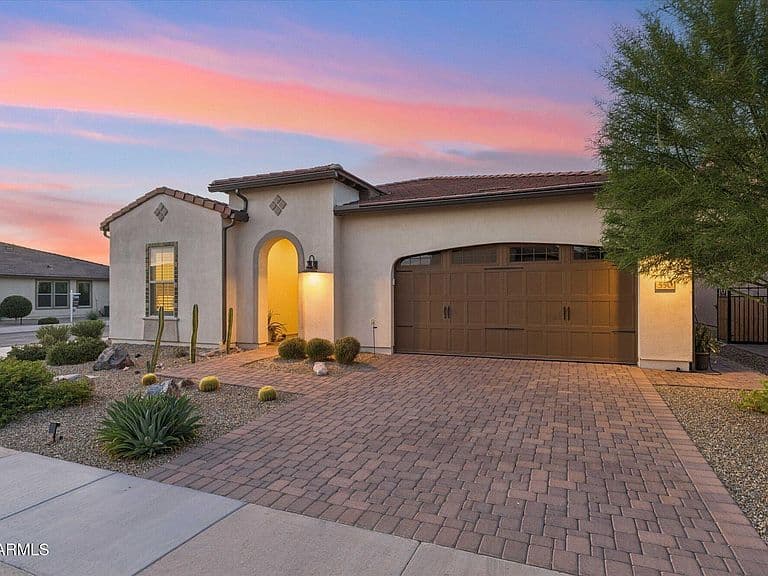 550 E CITRUS HOLLOW Way photo 2