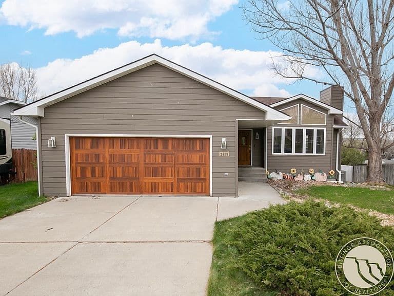2408 Brook Hollow Dr photo 1