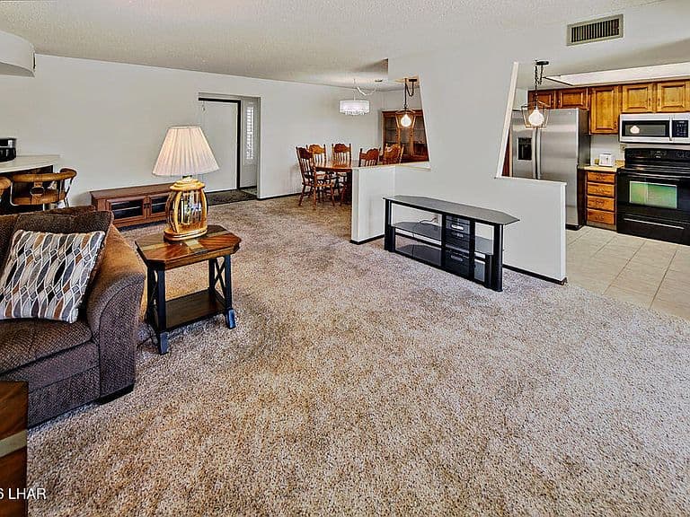 161 Acoma Blvd S photo 4