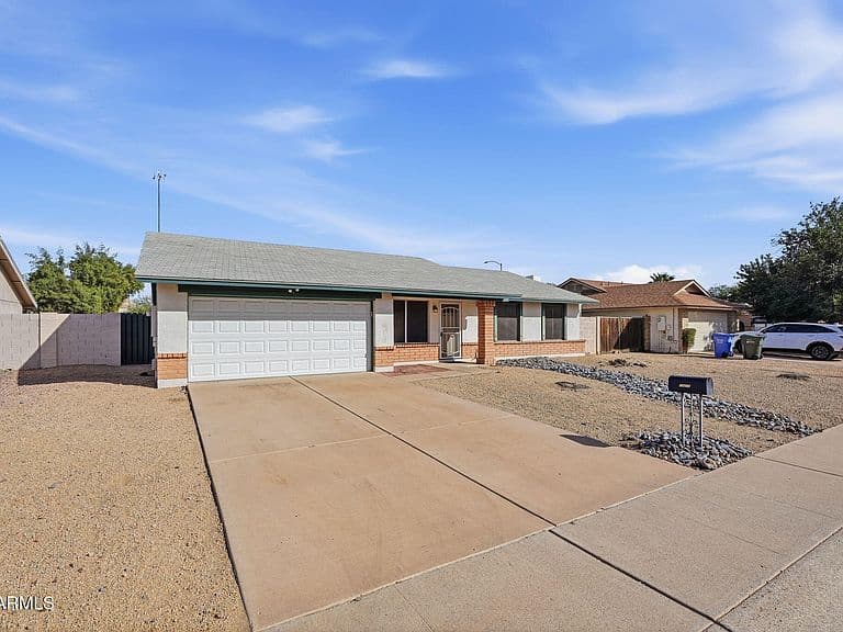 12619 N 39th Dr photo 1