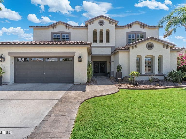 2927 E ELEANA Lane photo 2