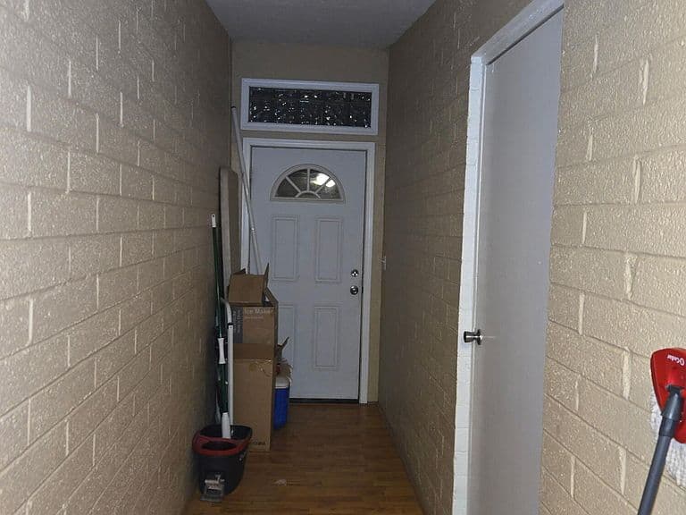 610 W Park Pl photo 2