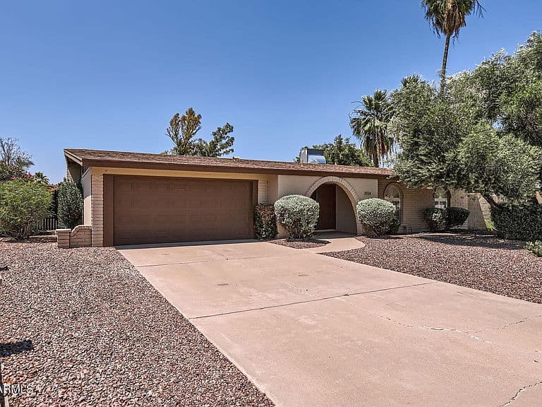 3924 E Cortez St photo 3