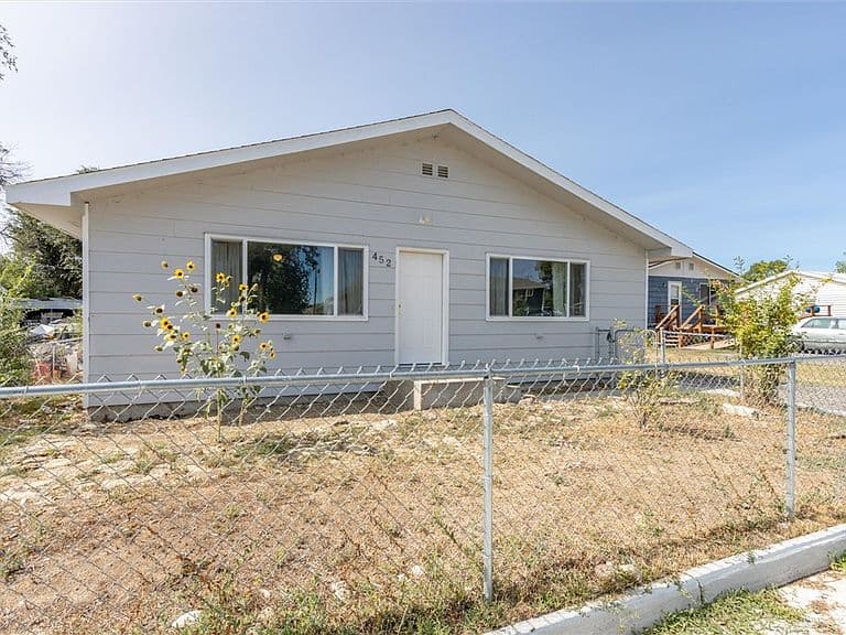 452 Hillview Ln photo 2