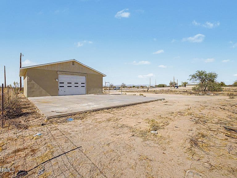 20221 E MAYFIELD Road photo 4