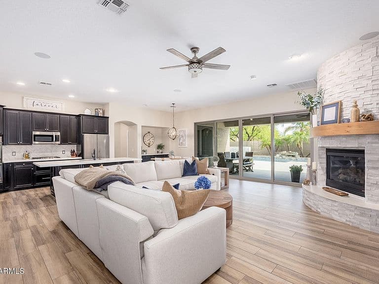 9841 W QUAIL TRACK Drive photo 3