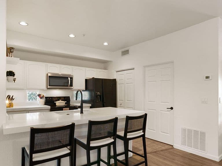 7936 E Wilshire Dr APT 203 photo 5