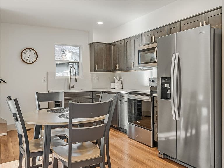 209 12th St W photo 4