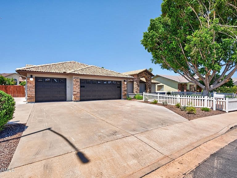 2240 N GAYLORD -- photo 4