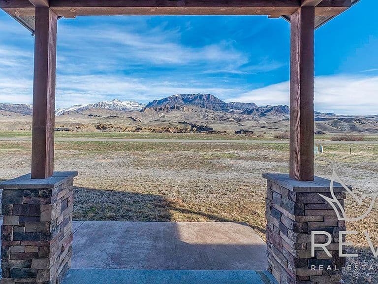 108 Stillwater Dr photo 2