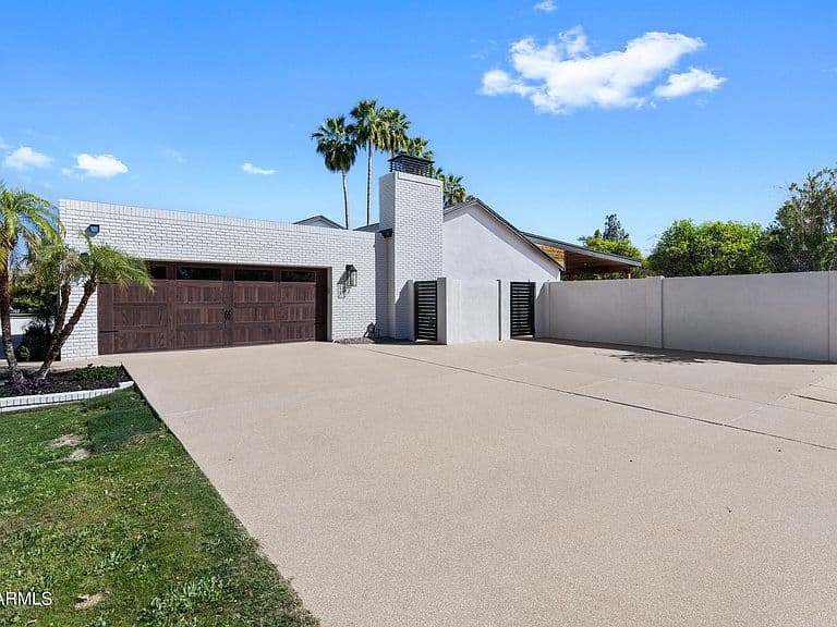1821 E LYNWOOD Street photo 3