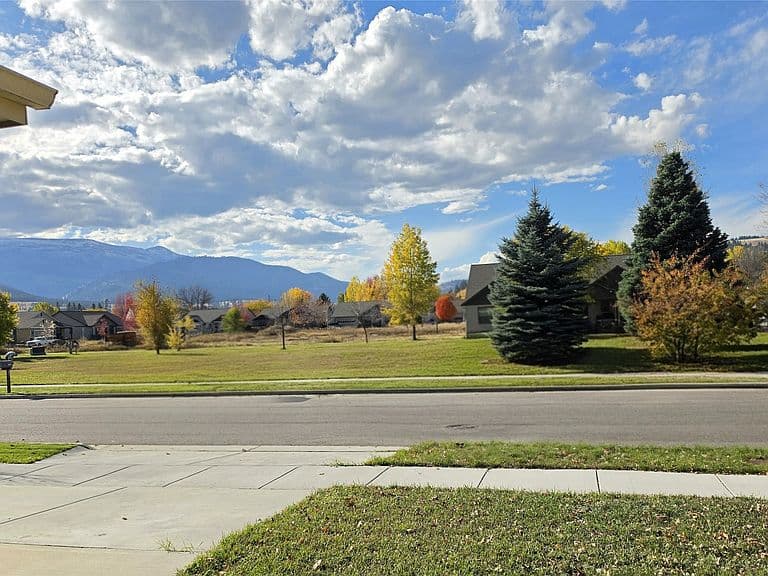 5714 Lonesome Dove Ln photo 3