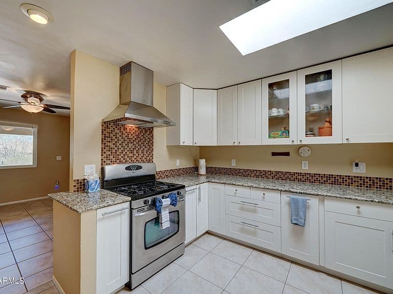2545 E Vista Drive photo 4