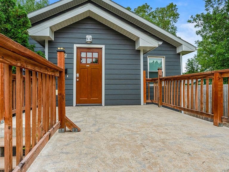 1702 Avenue C photo 2