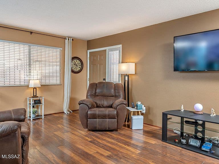 6718 E Calle La Paz Unit C photo 5