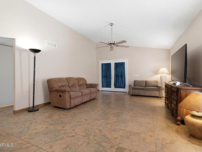 7942 W Paradise Drive photo 4