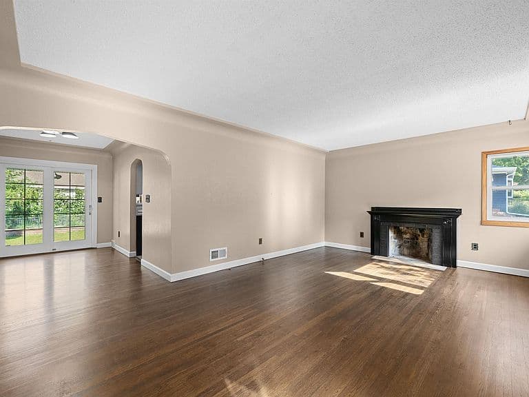2312 S Phillips Ave photo 3