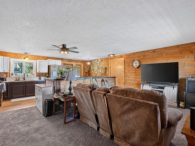 2458 Adrianne Way photo 4