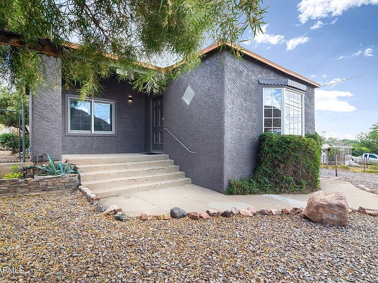 219 W HEINER Drive photo 3
