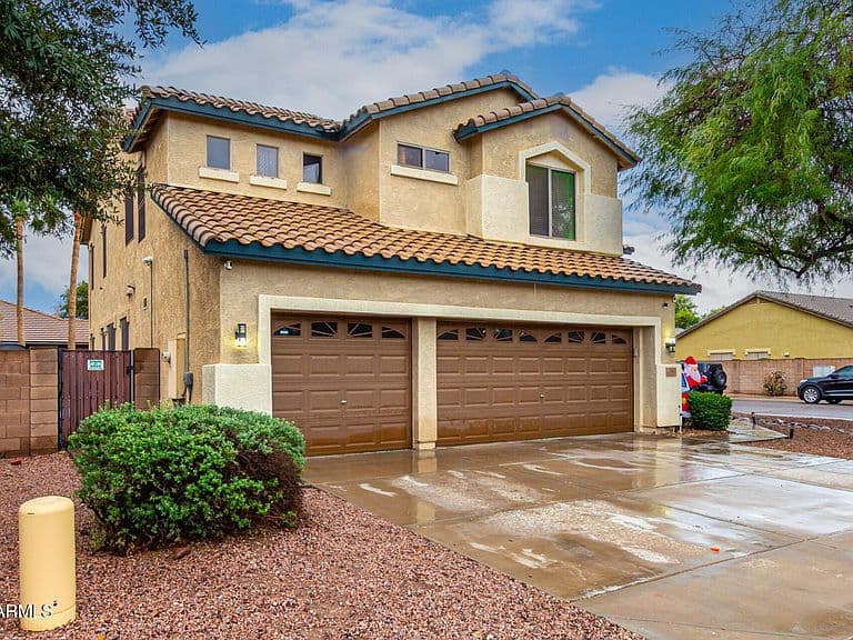 1643 E WILDHORSE Place photo 2