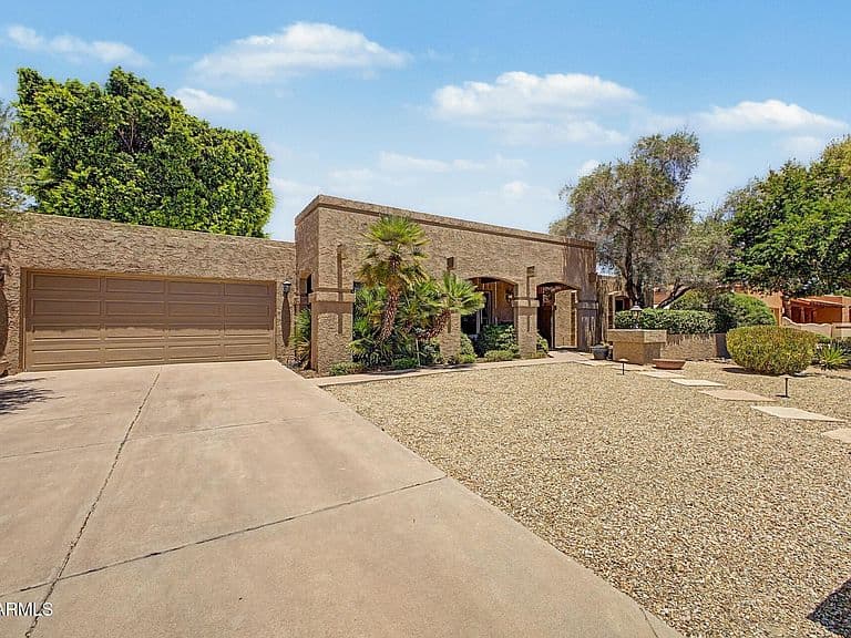 1926 E CARMEN Street photo 3