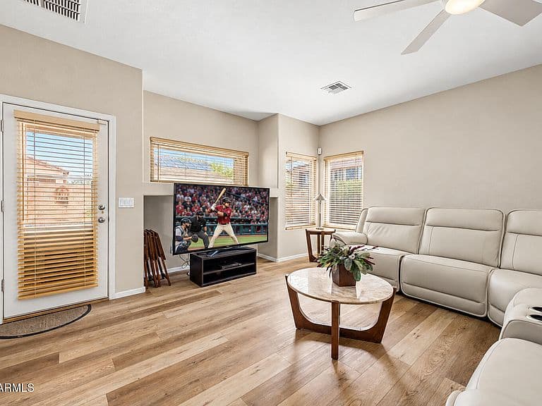 28189 N QUARTZ Drive photo 3