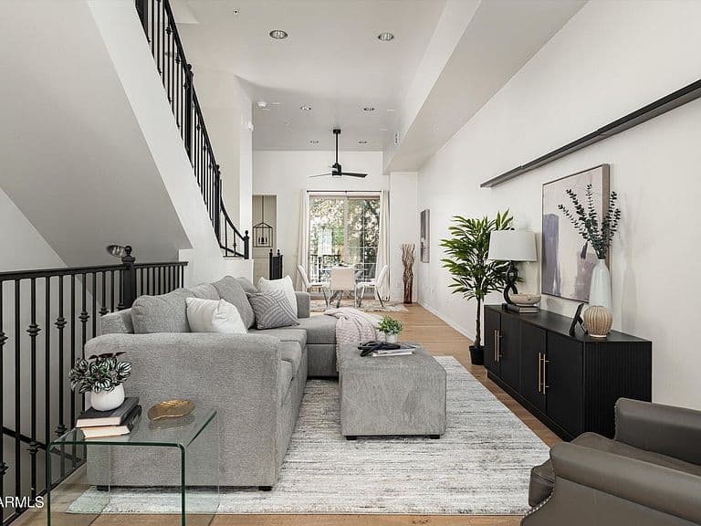 421 W 6TH Street #1013 photo 1