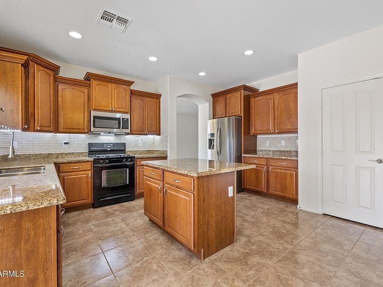 2723 E Courtney St photo 5