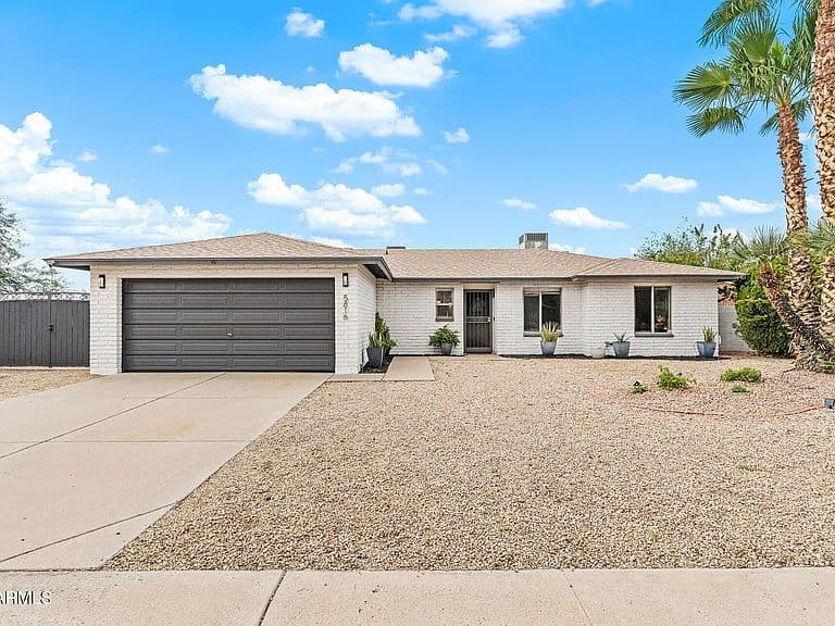 5816 E ACOMA Drive photo 2