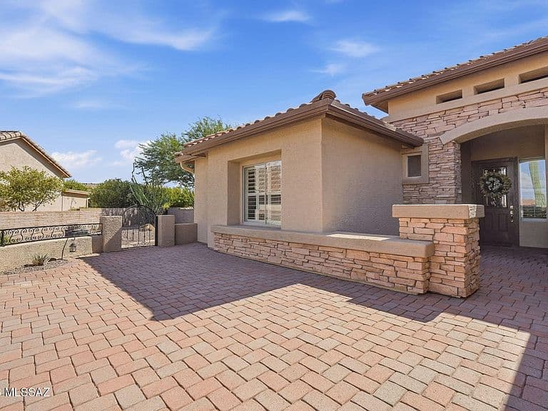 2480 E Mayview Dr photo 3
