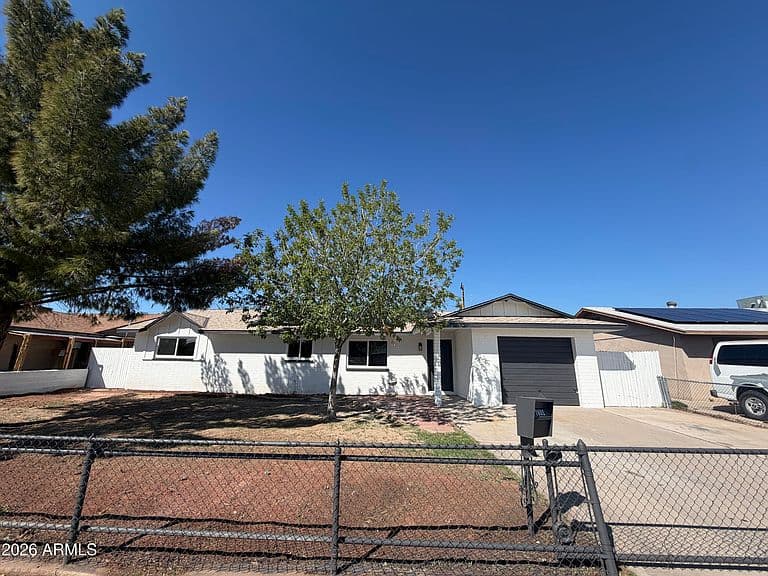 6114 W AVALON Drive photo 1