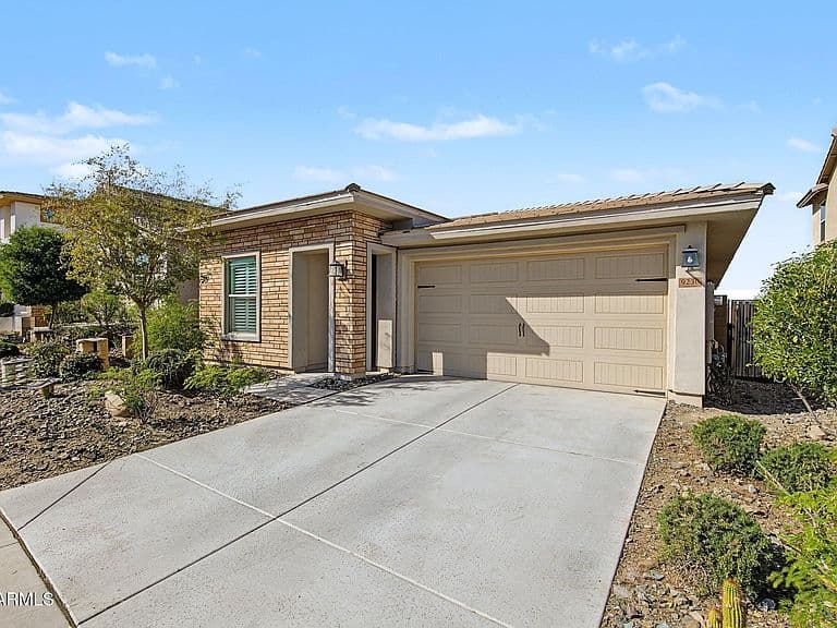 9230 S 168TH Drive photo 3