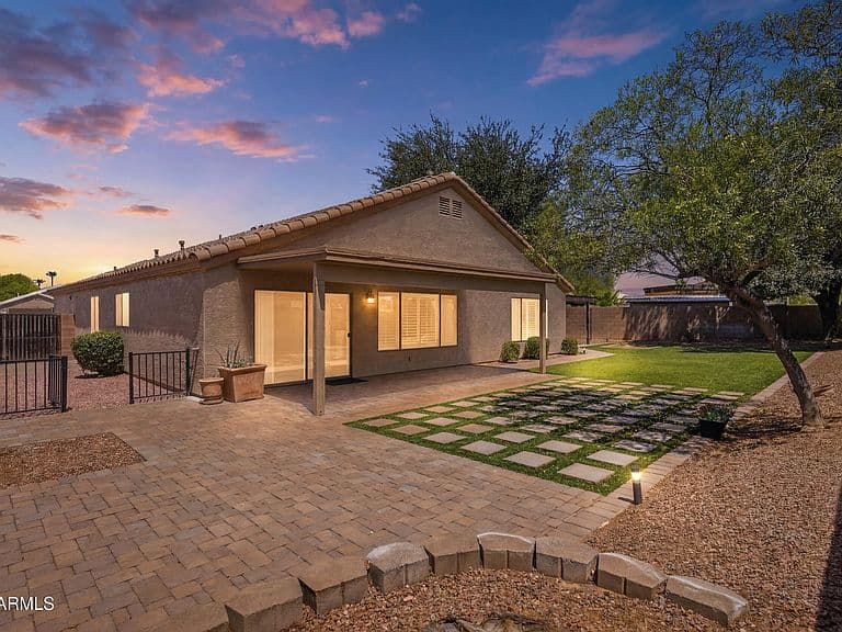 8744 W LONE CACTUS Drive photo 3