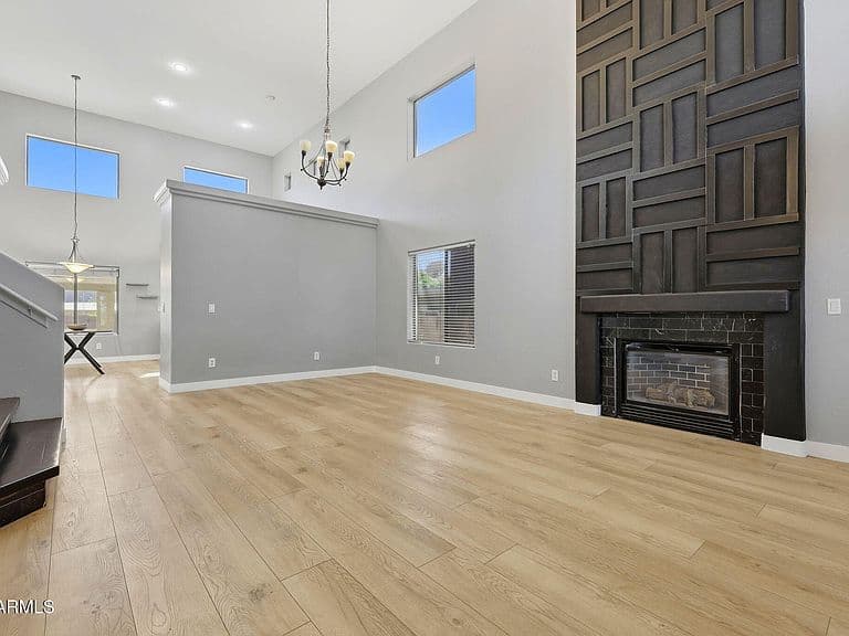8021 W HILTON Avenue photo 4