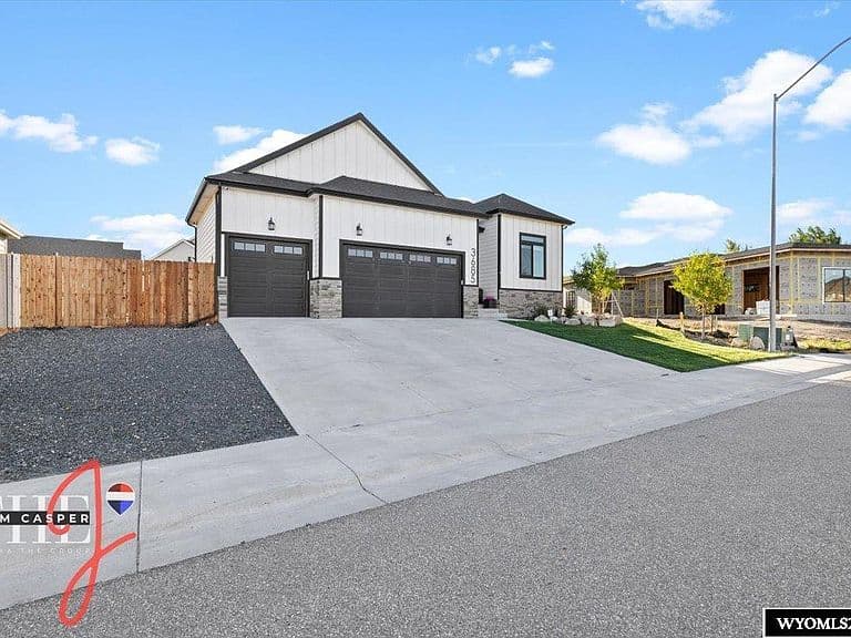 3685 Red Wolf Dr photo 3