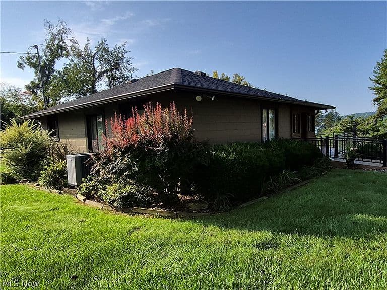 18 Margo Ln photo 3