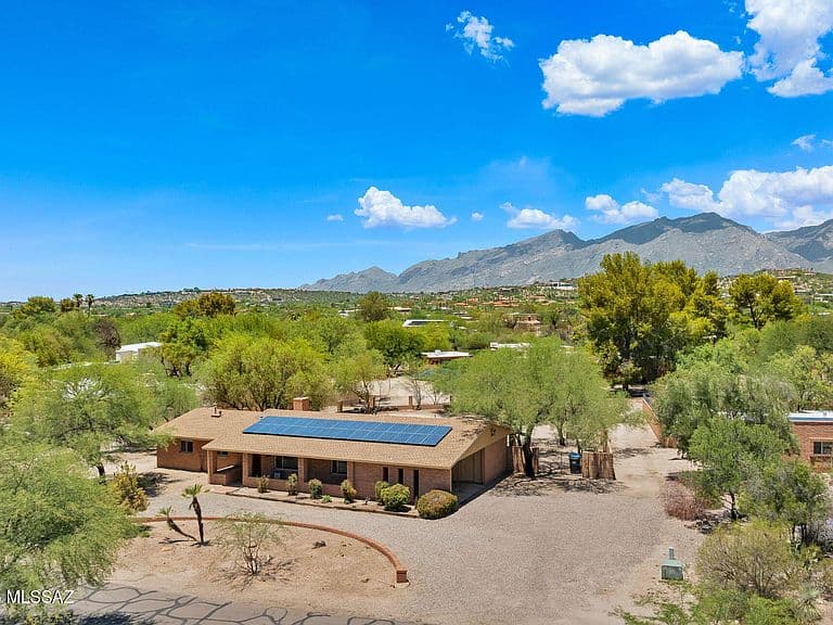 3221 N Riverbend Cir E photo 1