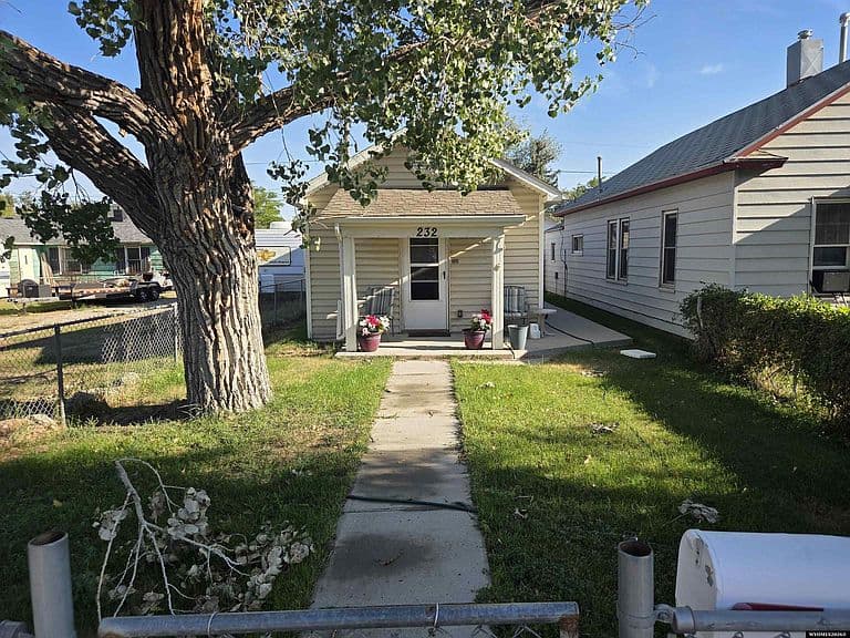 232 E E St #F photo 1