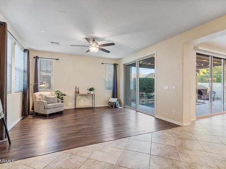 2387 N Heritage St photo 4