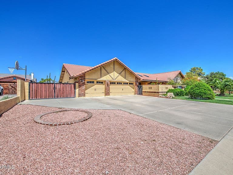 3232 E ELLIS Street photo 5
