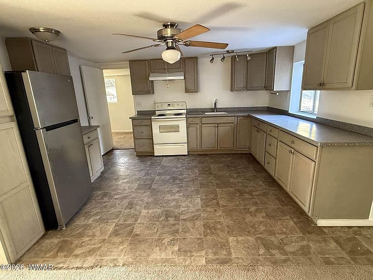 2058 Pinehaven Ln photo 3