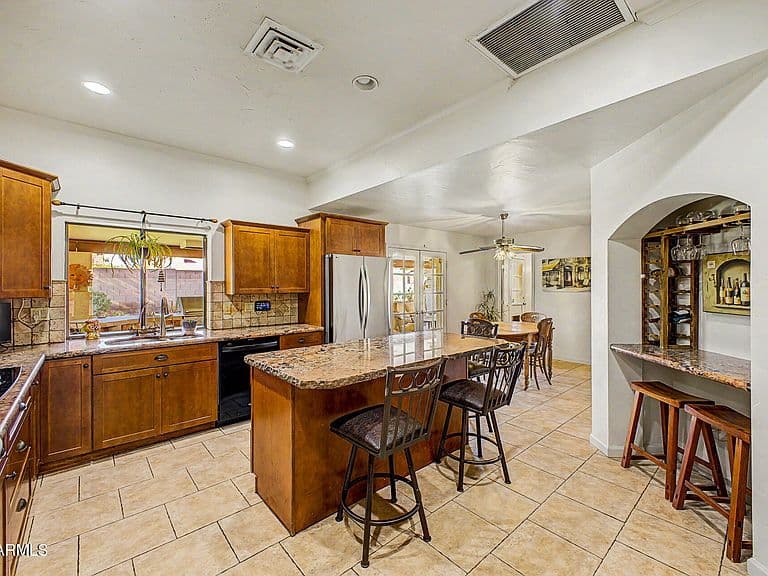 7532 W VILLA THERESA Drive photo 4