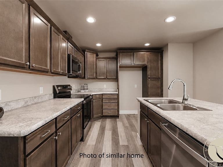 2236 Modera Ave photo 4