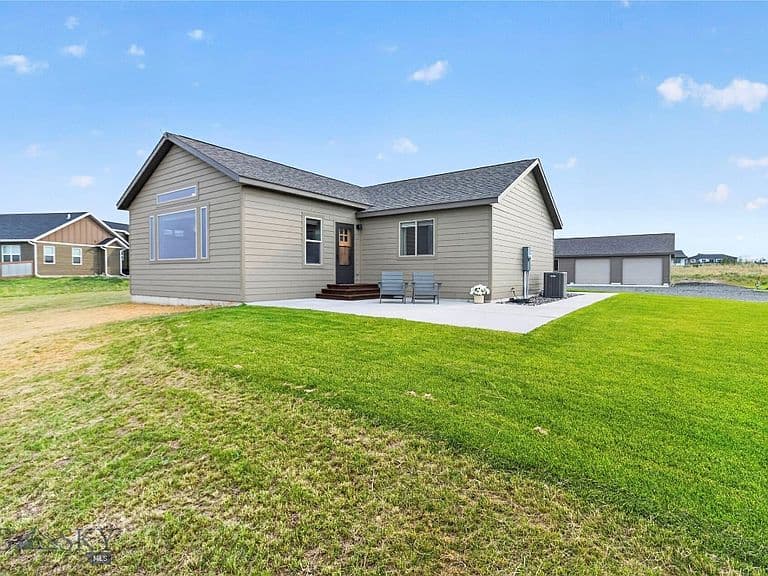 12 Grace Dr photo 4