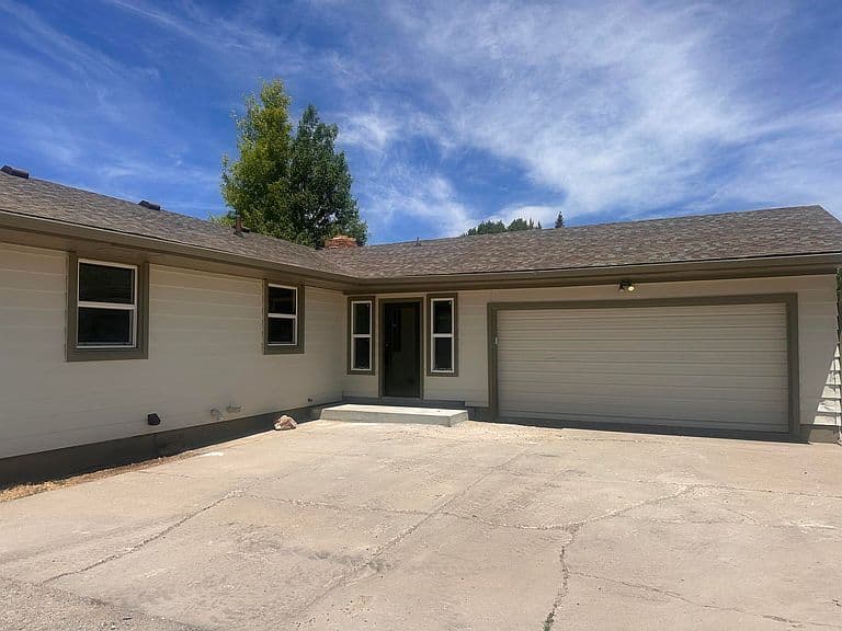 17 Frontier St photo 1