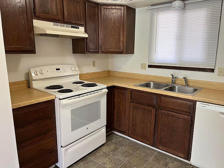 1613 Taylor Ave Unit 2 photo 4